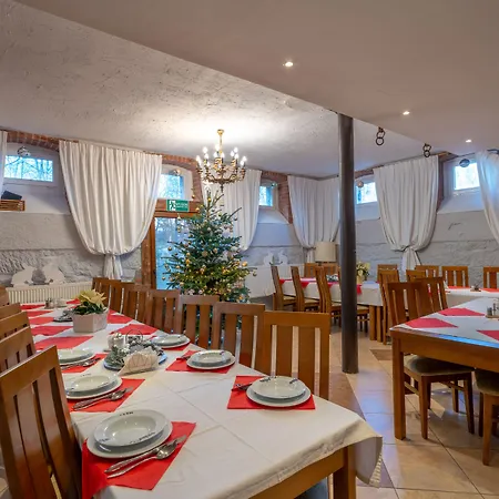 住宿加早餐酒店 Harmont Montis- Dawna Zajacowka- Idealna Lokalizacja - Lesna Enklawa W Centrum Miasta! Sauna, Masaze, Zabiegi Spa! 斯克拉斯卡波伦巴