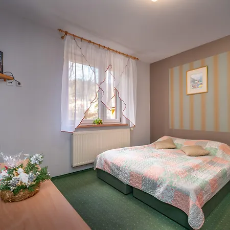 Harmont Montis- Dawna Zajacowka- Idealna Lokalizacja - Lesna Enklawa W Centrum Miasta! Sauna, Masaze, Zabiegi Spa! 住宿加早餐酒店